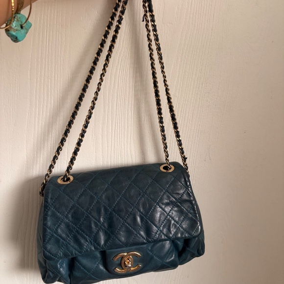 Chanel Small Chic Quilt Flap Bag - Picture 3 of 13